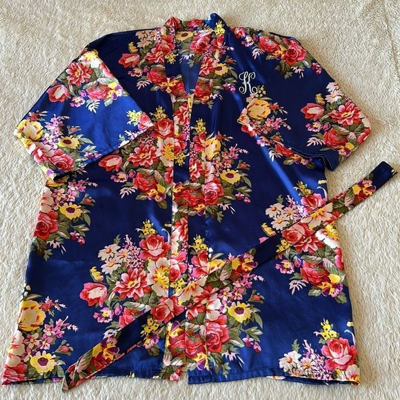 Embroidered floral robe size large - Picture 3 of 16